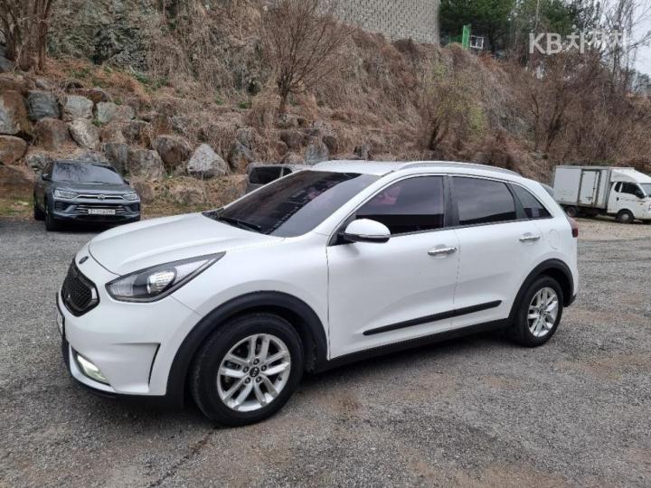 Kia Niro 1.6 Prestige 5