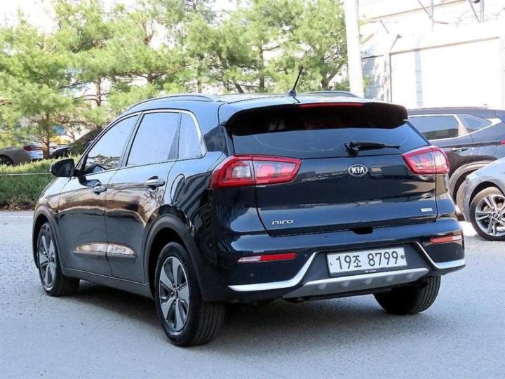 Kia Niro 1.6 Prestige 4