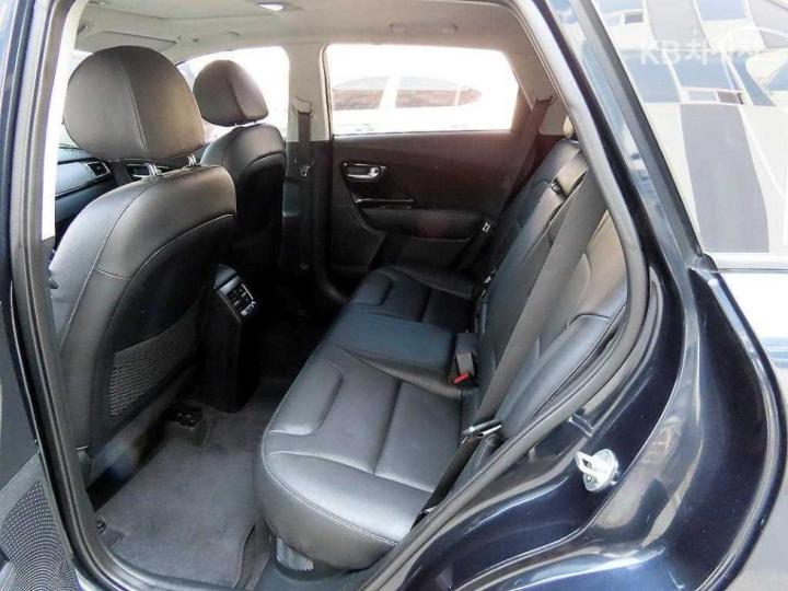 Kia Niro 1.6 Prestige 7