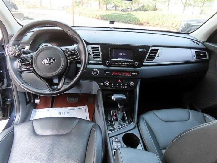 Kia Niro 1.6 Prestige 8