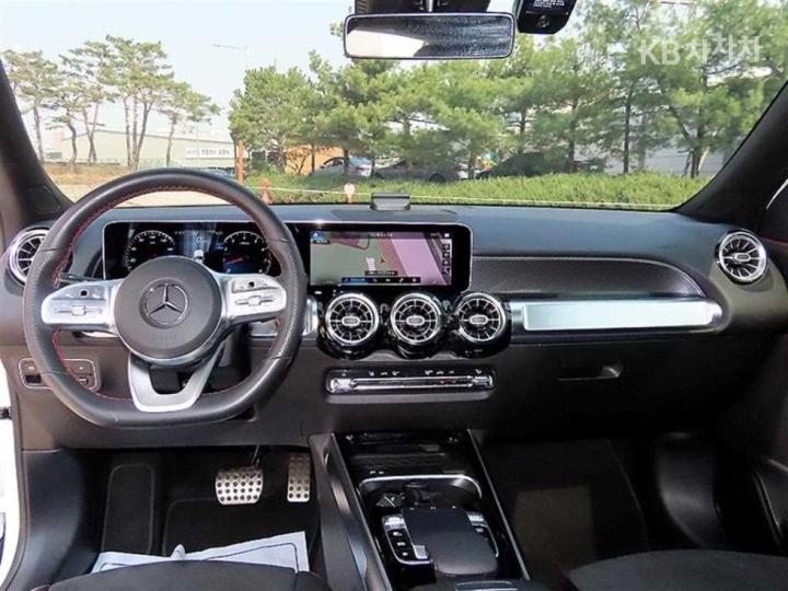 Mercedes-Benz GLB-Class X247 GLB250 4Matic 8