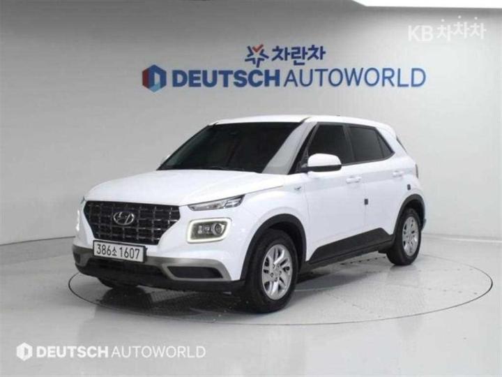 Hyundai Venue Gasoline 1.6 Smart 2