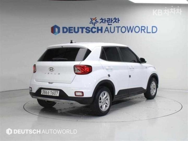 Hyundai Venue Gasoline 1.6 Smart 3