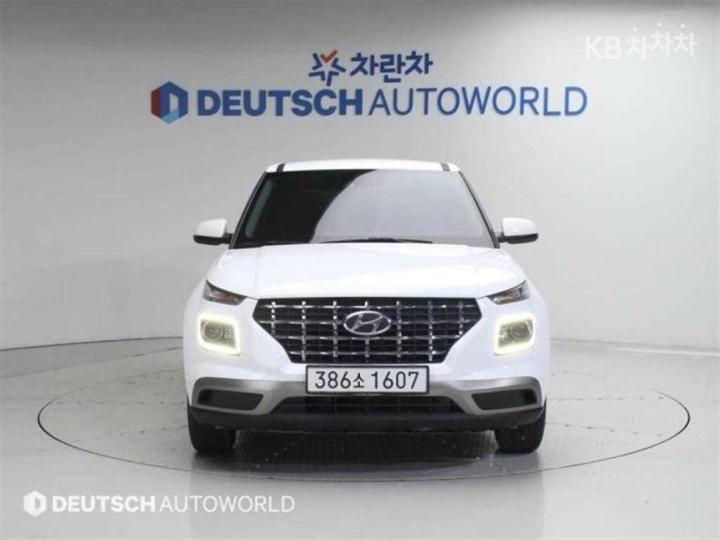 Hyundai Venue Gasoline 1.6 Smart 4