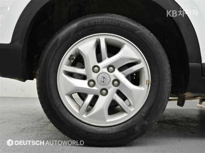 Hyundai Venue Gasoline 1.6 Smart 6