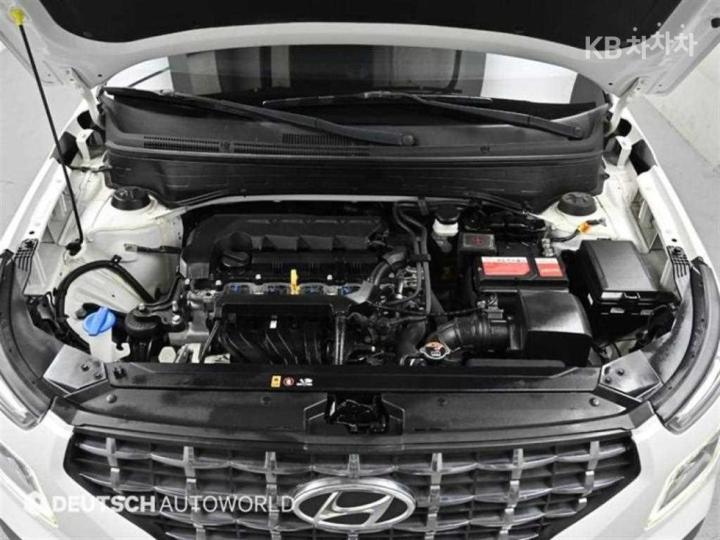 Hyundai Venue Gasoline 1.6 Smart 7