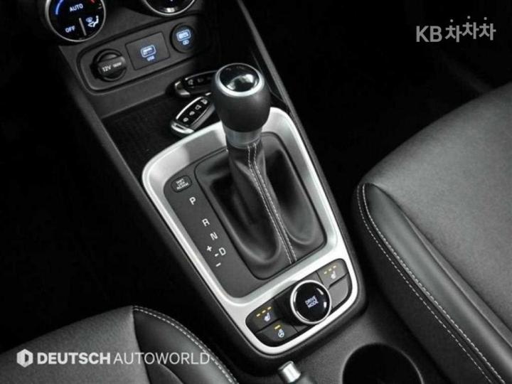 Hyundai Venue Gasoline 1.6 Smart 10