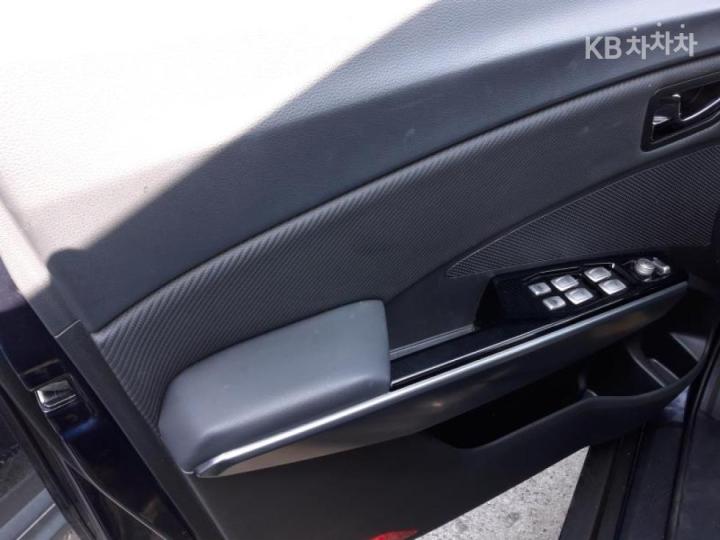 KG Mobility (Ssangyong) Tivoli Armor 1.6 Gasoline VX 2WD 8