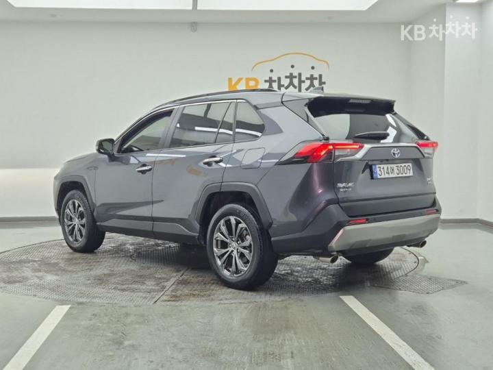 Toyota RAV4 2.5 4WD Hybrid Base Type 4