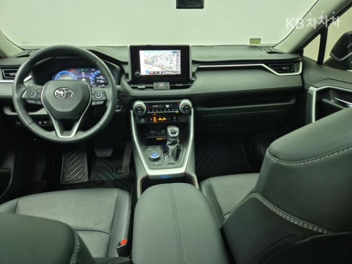 Toyota RAV4 2.5 4WD Hybrid Base Type 6