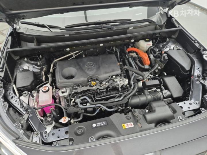 Toyota RAV4 2.5 4WD Hybrid Base Type 7