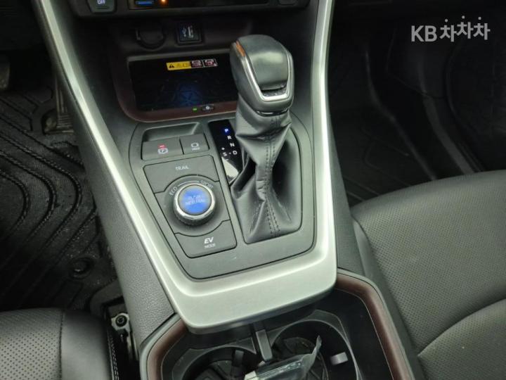 Toyota RAV4 2.5 4WD Hybrid Base Type 9