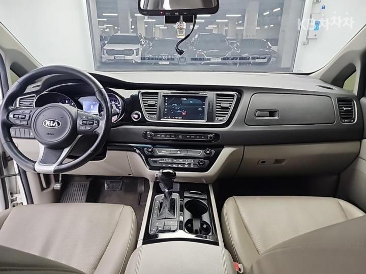 Kia Carnival 2.2 Diesel Prestige 8