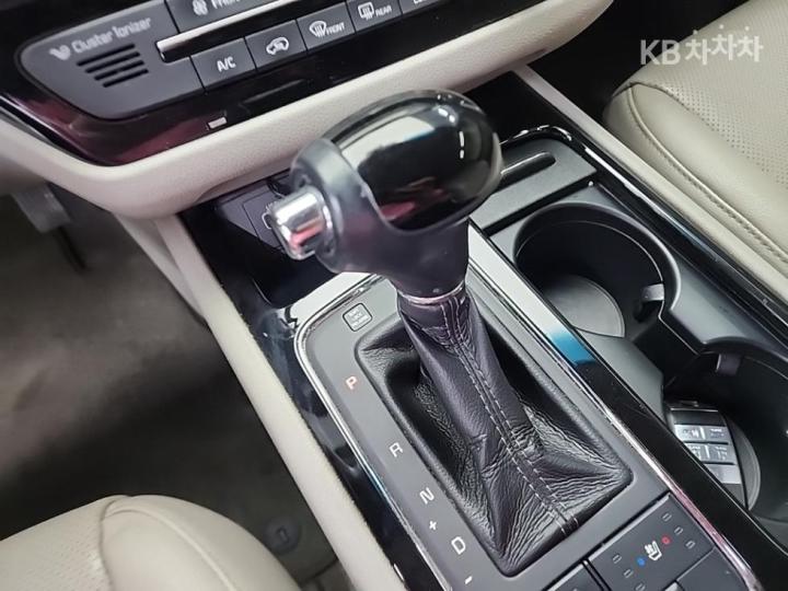 Kia Carnival 2.2 Diesel Prestige 9