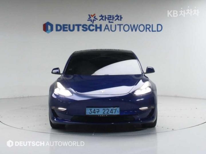 Tesla Model 3 Long Range 4