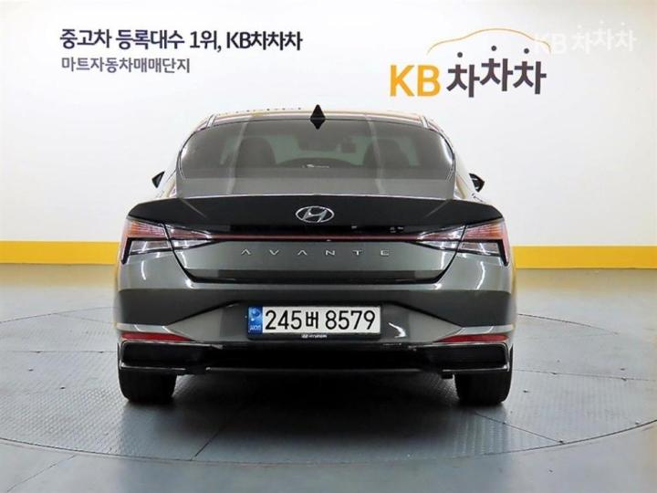 Hyundai Avante Hybrid CN7 Inspiration 4