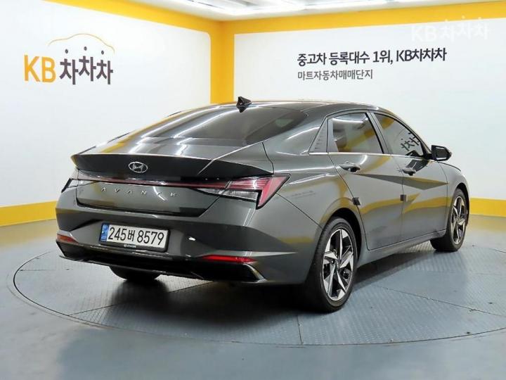 Hyundai Avante Hybrid CN7 Inspiration 5