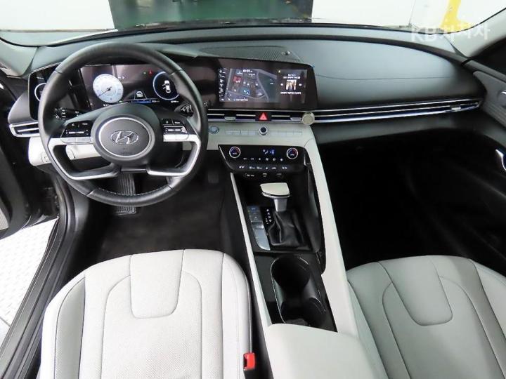 Hyundai Avante Hybrid CN7 Inspiration 8