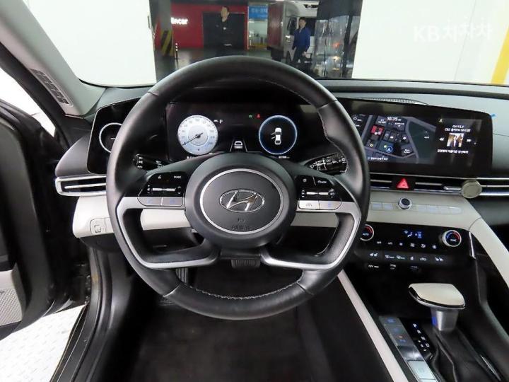 Hyundai Avante Hybrid CN7 Inspiration 10