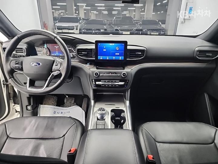 Ford Explorer Gasoline Turbo 2.3 AWD Limited 8