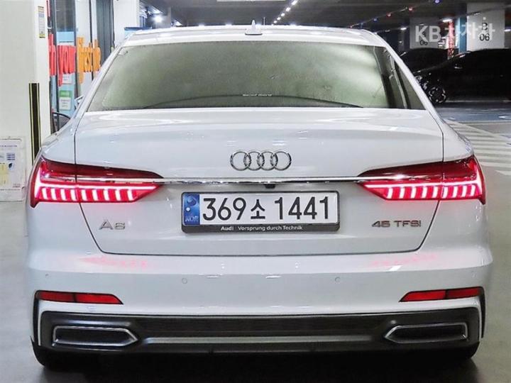 Audi A6 C8 45 TFSI Premium 6