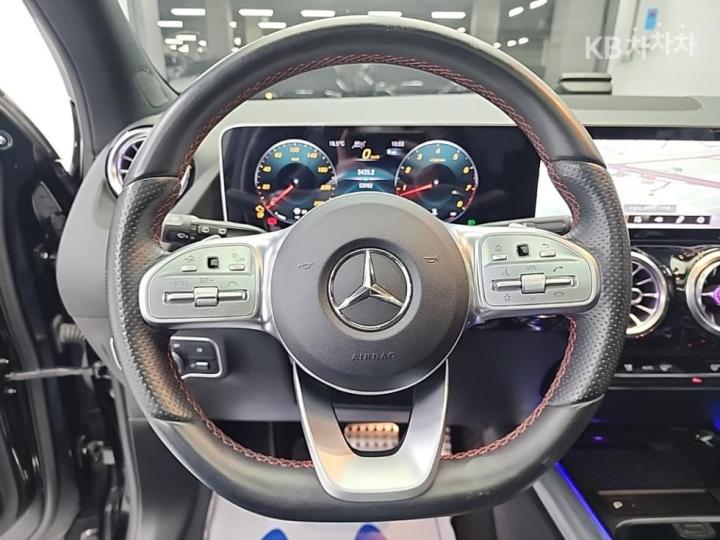 Mercedes-Benz GLA-Class X156 GLA250 4 Matic 10