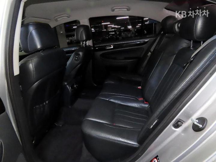 Hyundai Genesis BH330 LUXURY Base Type 8