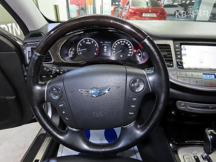 Hyundai Genesis BH330 LUXURY Base Type 9