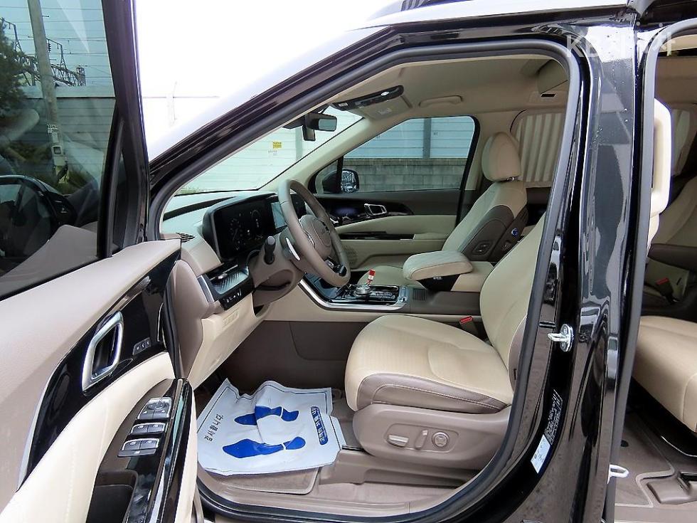 2023 - kia carnival