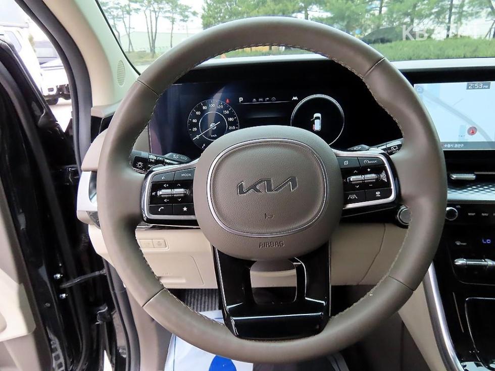 2023 - kia carnival