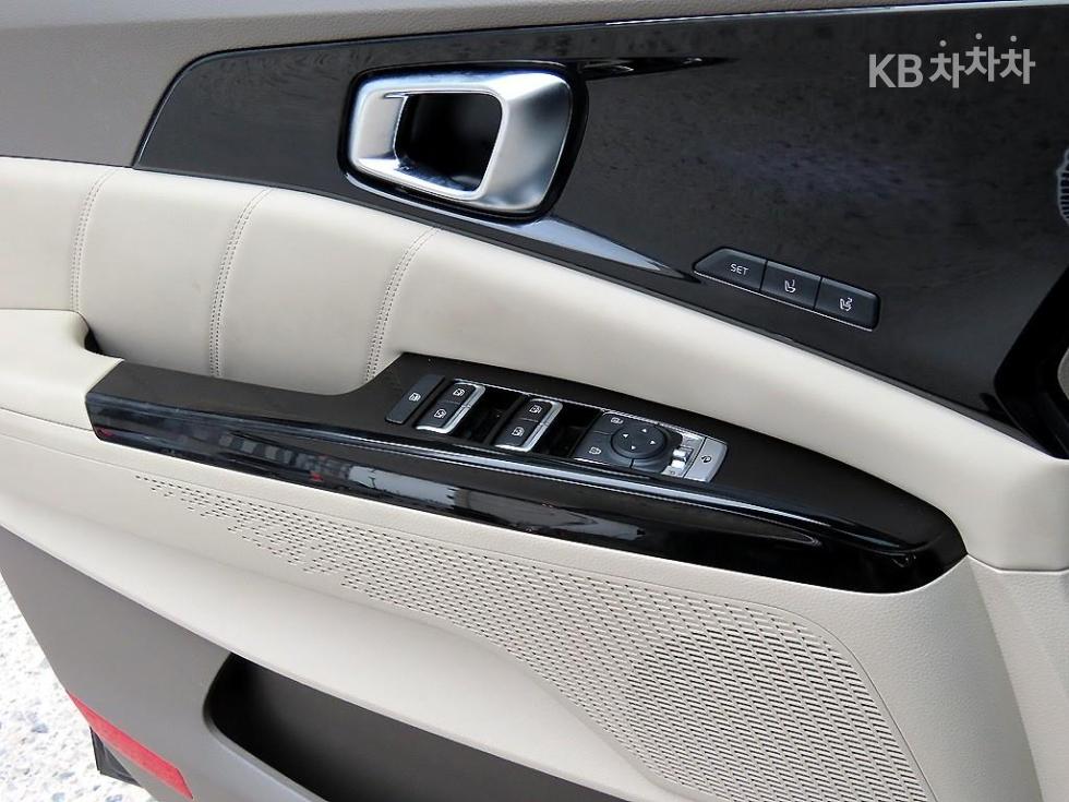 2023 - kia carnival