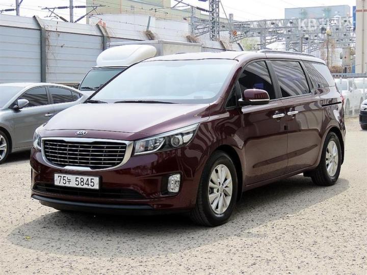 Kia Carnival 2.2 Diesel Luxury 3