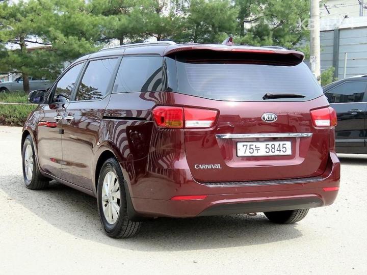 Kia Carnival 2.2 Diesel Luxury 4