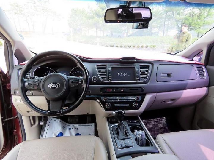 Kia Carnival 2.2 Diesel Luxury 9