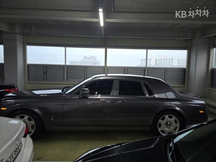 Rolls Royce Phantom 6.7 V12 4