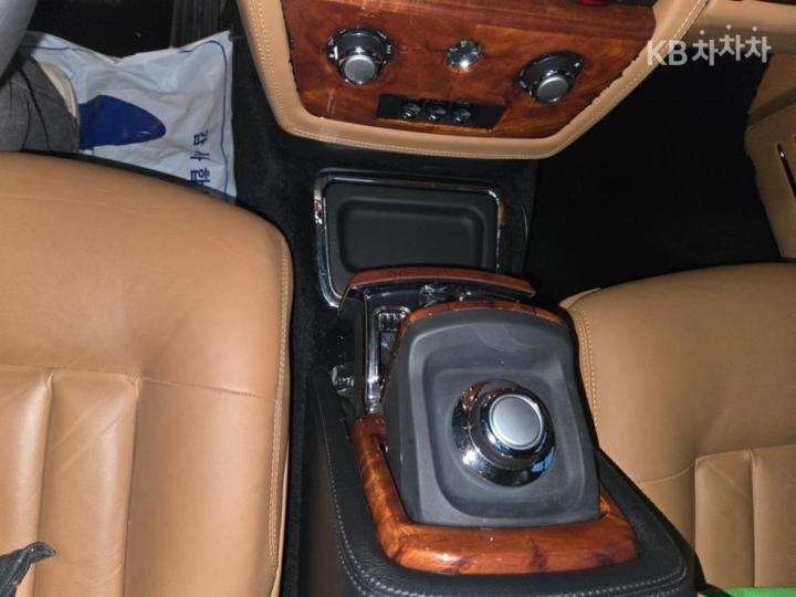 Rolls Royce Phantom 6.7 V12 8