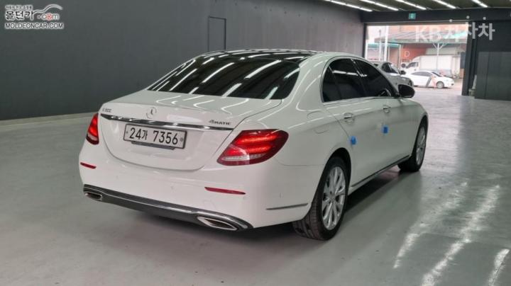 Mercedes-Benz E-Class W213 E300 4Matic Exclusive 3