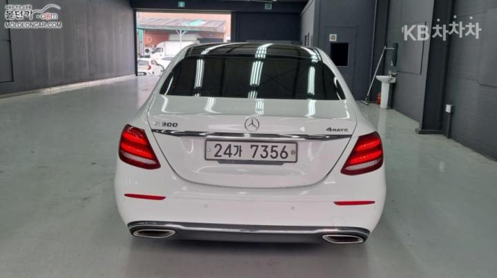 Mercedes-Benz E-Class W213 E300 4Matic Exclusive 5