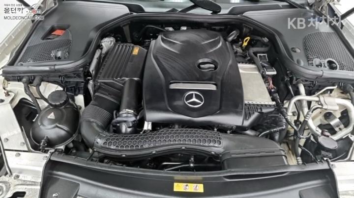 Mercedes-Benz E-Class W213 E300 4Matic Exclusive 9