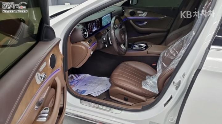 Mercedes-Benz E-Class W213 E300 4Matic Exclusive 10