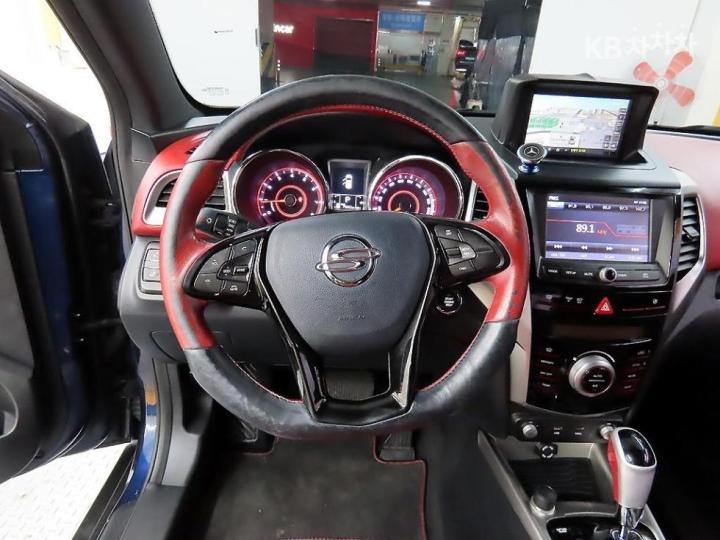 KG Mobility (Ssangyong) Tivoli Gasoline LX Base Type 10