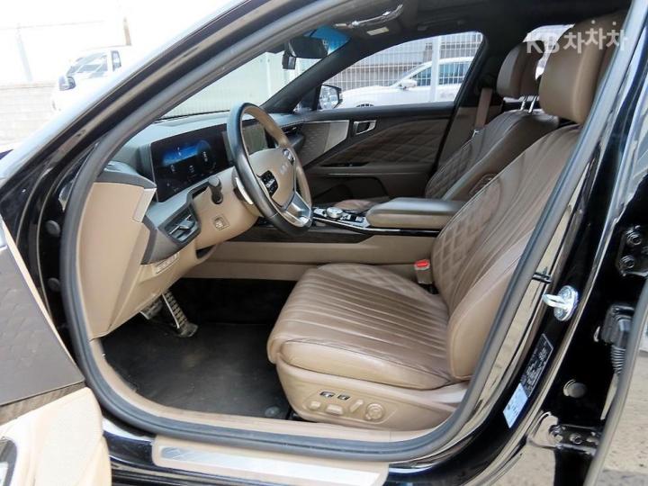 Kia K8 2.5 Gasoline Signature 6