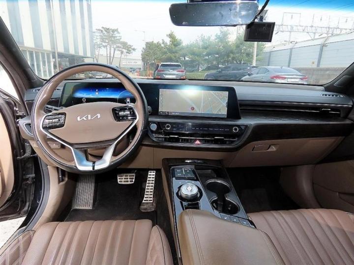 Kia K8 2.5 Gasoline Signature 8