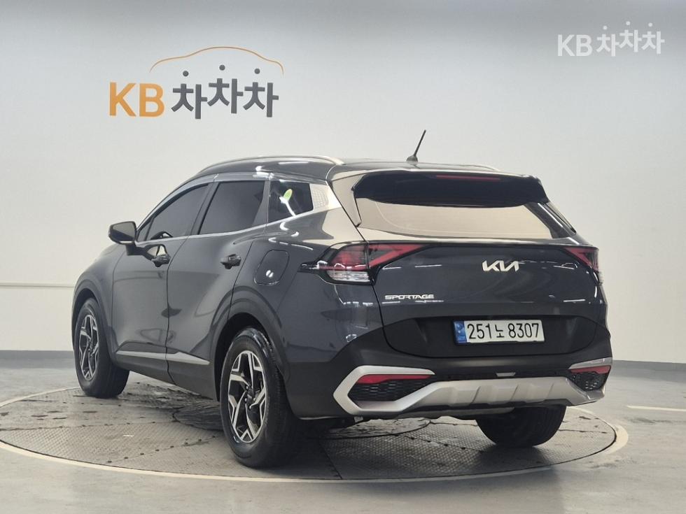 2022 - kia sportage
