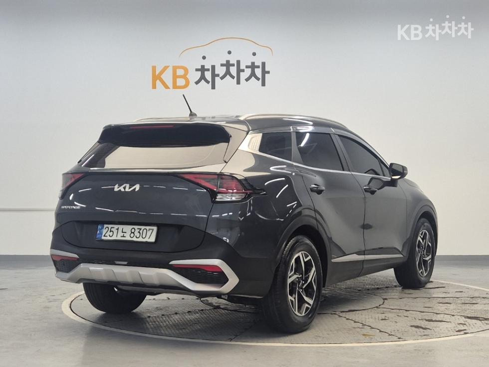 2022 - kia sportage