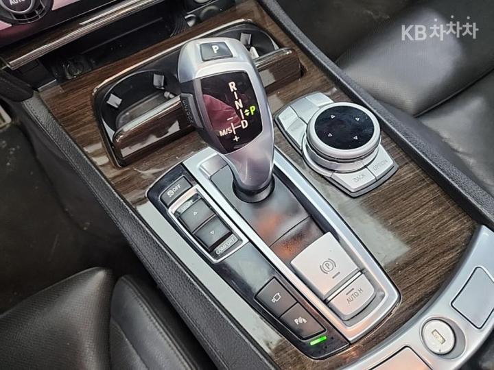 BMW 7 Series New 730d 9