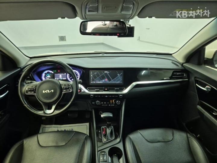 Kia Niro 1.6 HEV Prestige 8