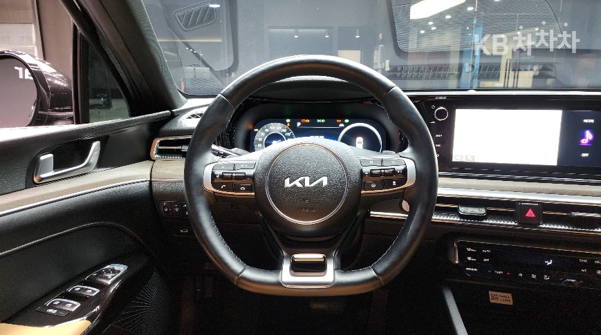 2023 - kia k5