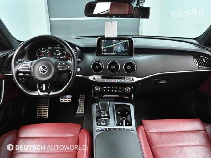 Kia Stinger 3.3 Turbo 2WD GT 8