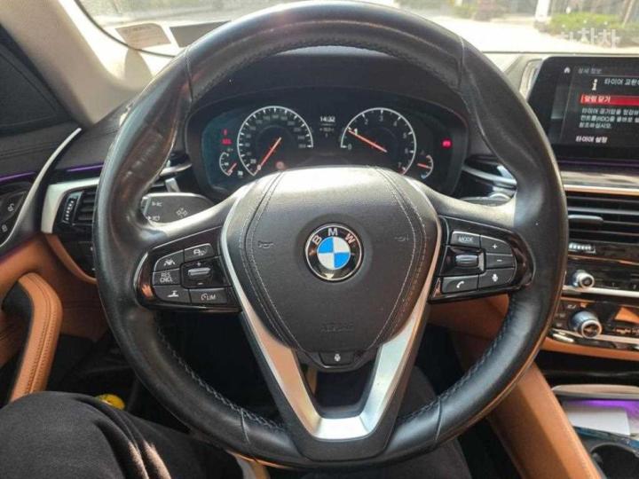 BMW 5 Series G30 520i Luxury 5